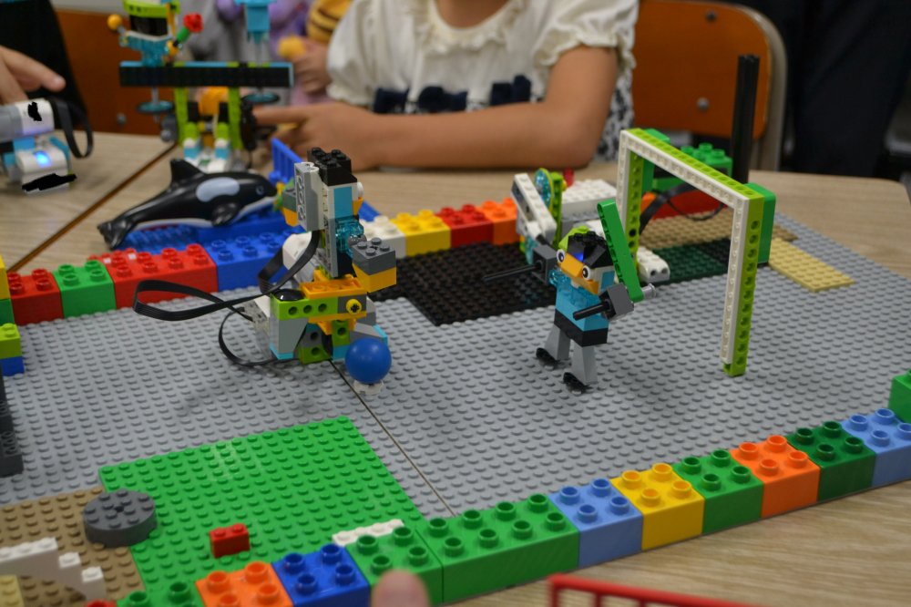 ロボット教室ふじみ野校で小学1年生の生徒さんのロボット発表会を行いました! ロボット教室ふじみ野校で小学1年生の生徒さんのロボット発表会を行いました!