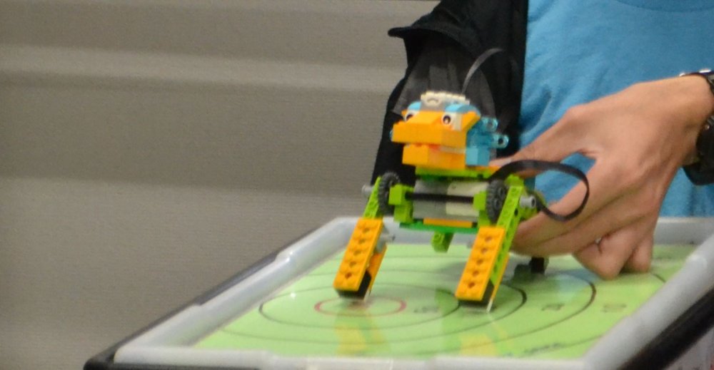 ロボット教室ふじみ野校で小学2年生の生徒さんによるロボット発表会を行いました! ロボット教室ふじみ野校で小学2年生の生徒さんによるロボット発表会を行いました!