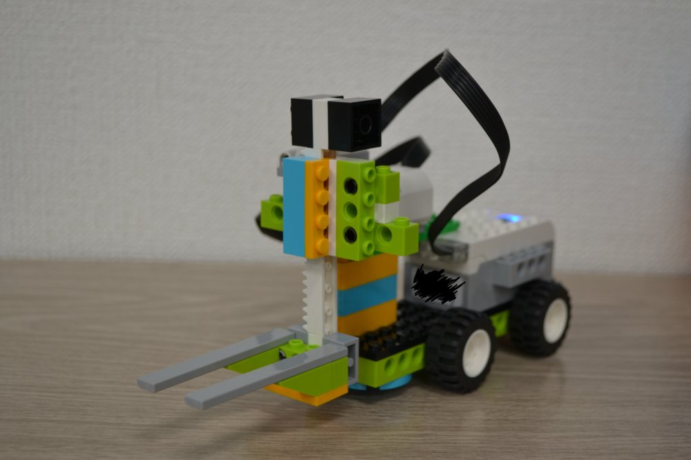 ロボット教室ふじみ野校に通う生徒さんがフォークリフトを作りました！