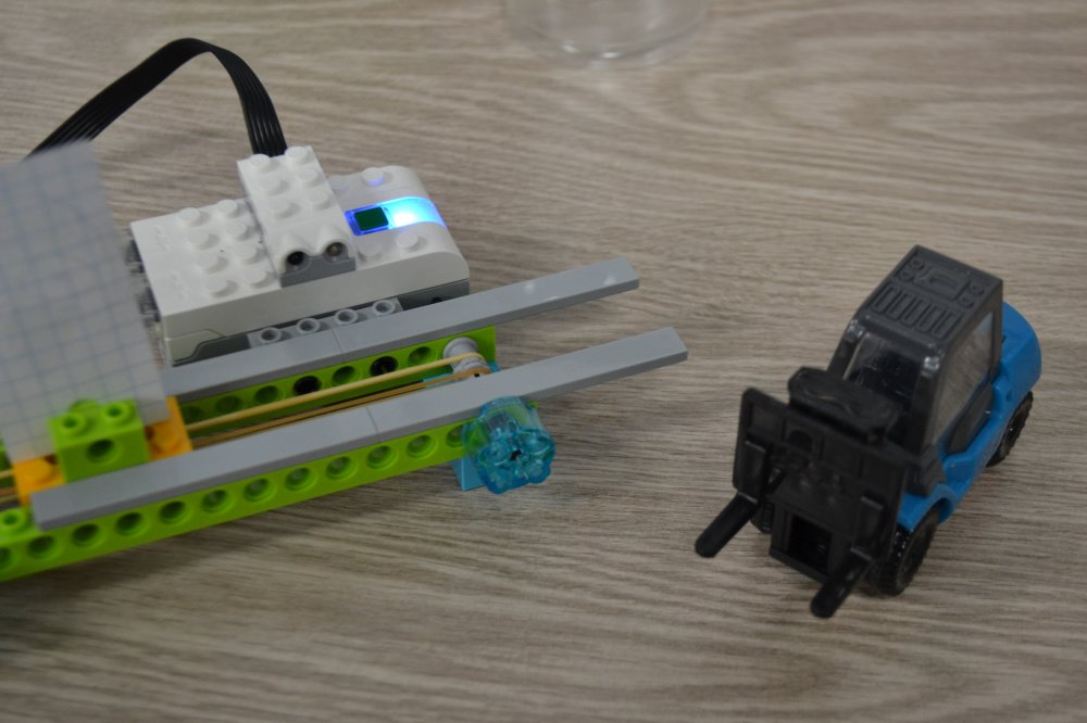 ロボット教室ふじみ野校の生徒さんがベルトコンベヤーをつくりました！