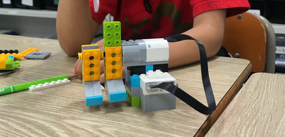 つよいサッカー選手をつくろう!ロボット教室ふじみ野校でキッカーロボットを作りました! つよいサッカー選手をつくろう!ロボット教室ふじみ野校でキッカーロボットを作りました!