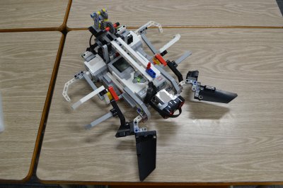 三芳町からロボット教室に通ってくれている生徒さんがサソリロボットを作りました。