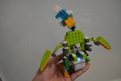 新河岸からロボット教室に通ってくれている生徒さんが鳥ロボットを作りました。