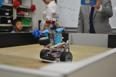 ふじみ野のロボット教室でダンスロボットの競技の発表会を行いました！