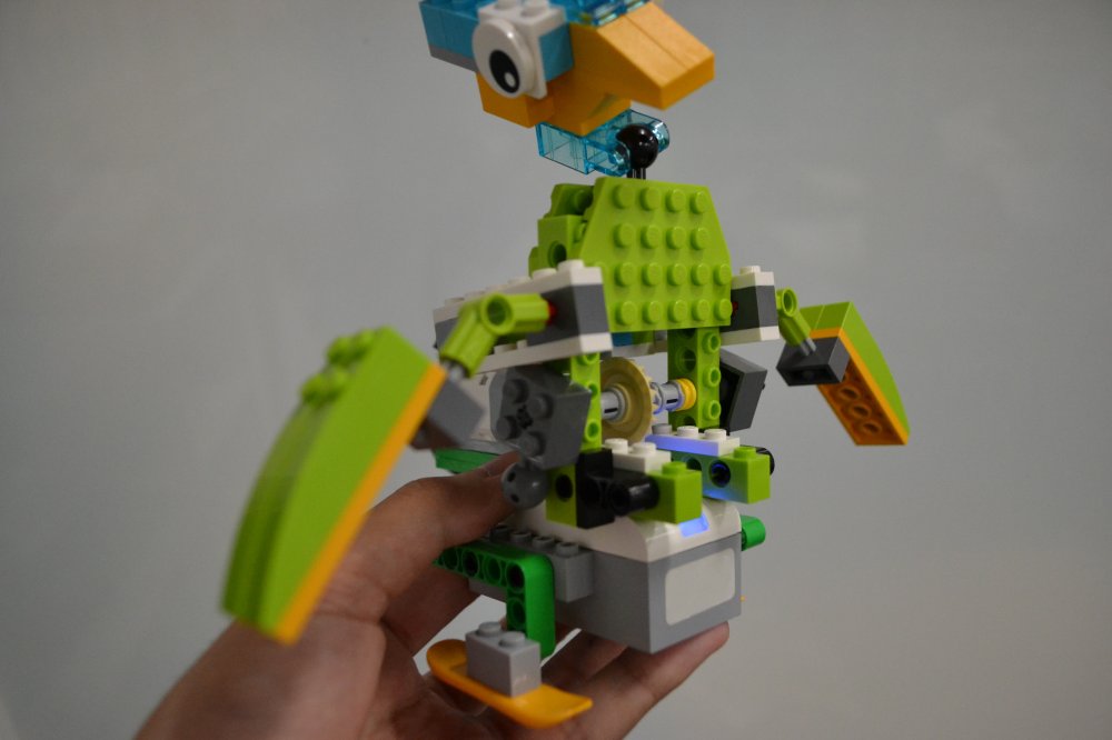 新河岸からロボット教室に通ってくれている生徒さんが鳥ロボットを作りました